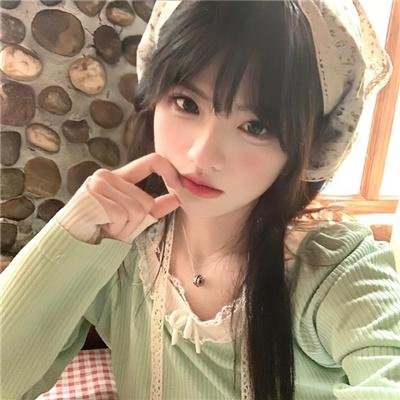 狐狸躲进洞